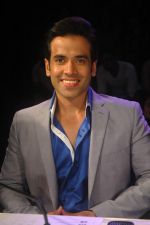 Tusshar Kapoor on the sets of India_s got talent in Filmcity on 29th Aug 2011 (50).JPG